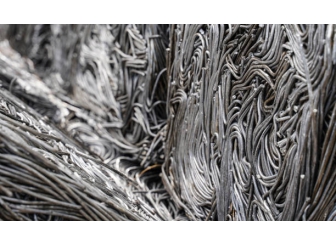 Thu mua chì giá cao